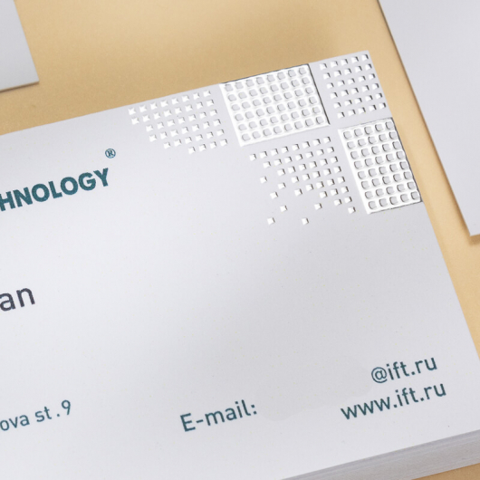 Визитки с 3d фольгой для «interpharmtechnology»